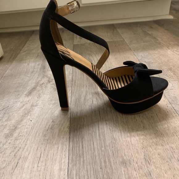 Sandal - Picture 3 of 6